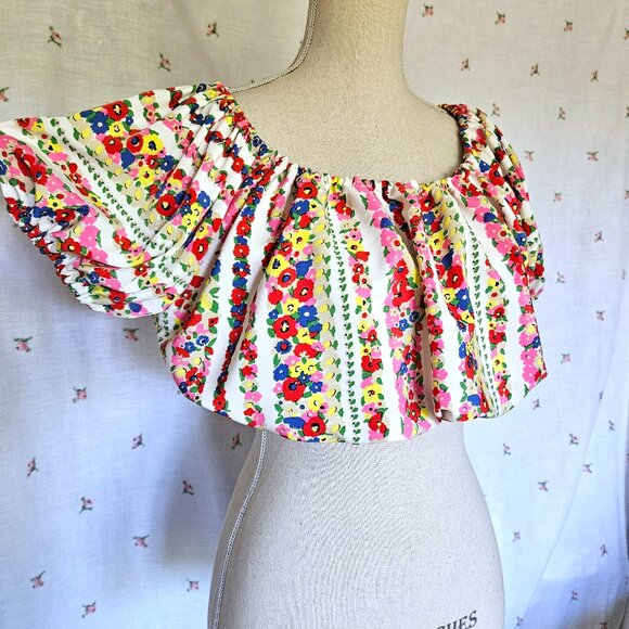 Size M Cropped Peasant Blouse Colorful NWT - Picture 1 of 7